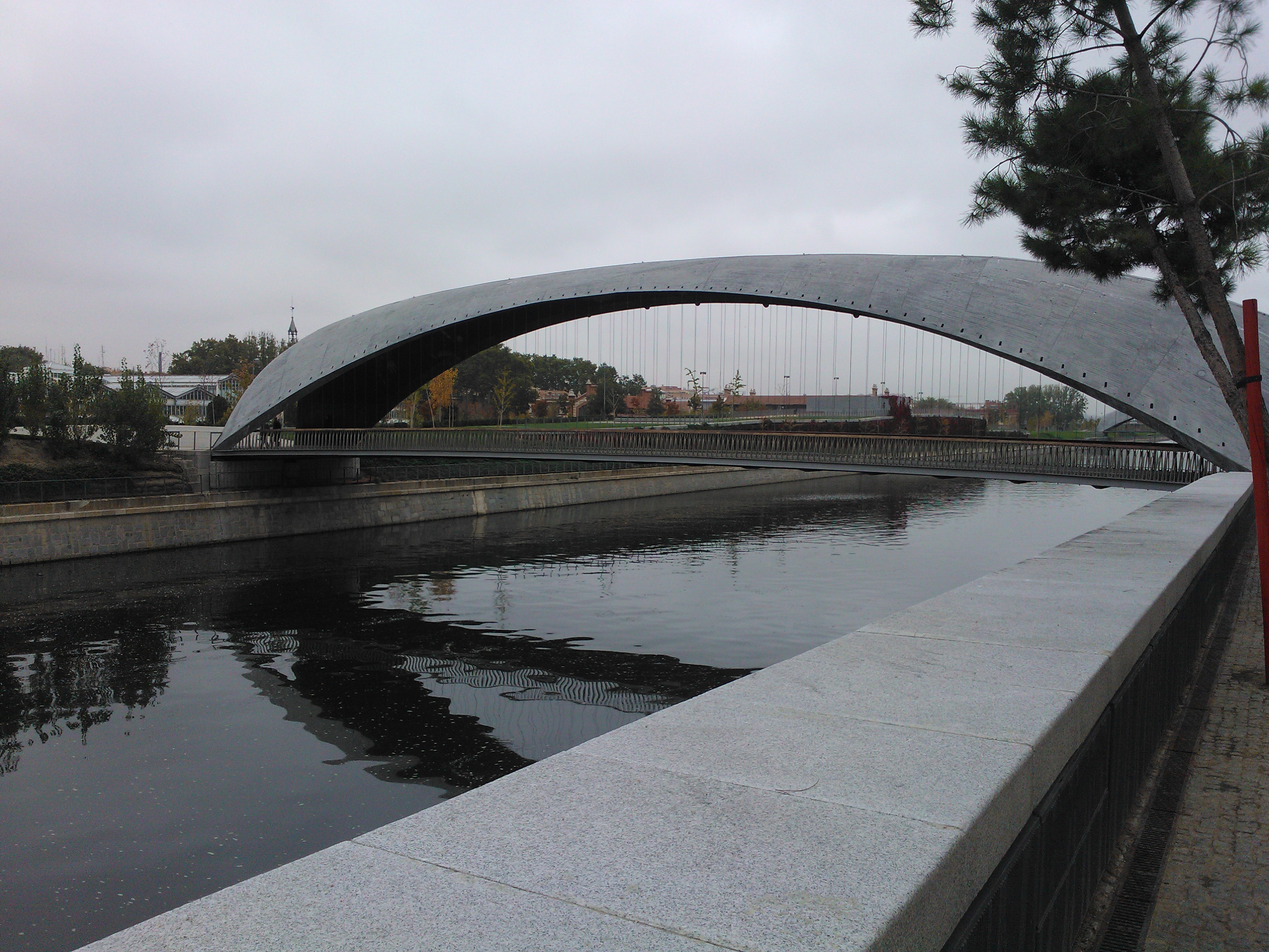 Madrid pedestrian bridge Puente invernadero